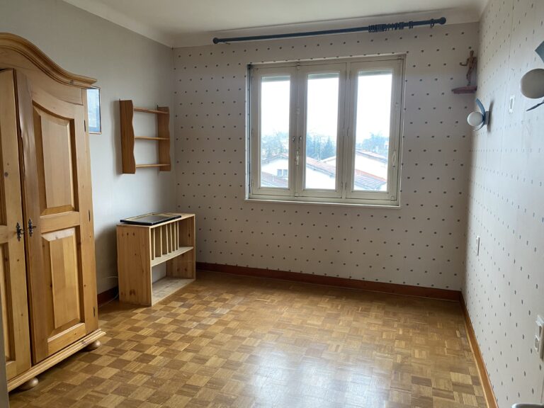 Appartement 4 pièces 99 m² · à Castres · 99 m² · 77 000 €