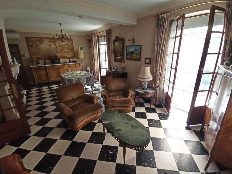 Maison 7 pièces 187 m² · à Castres · 187 m² · 190 000 €