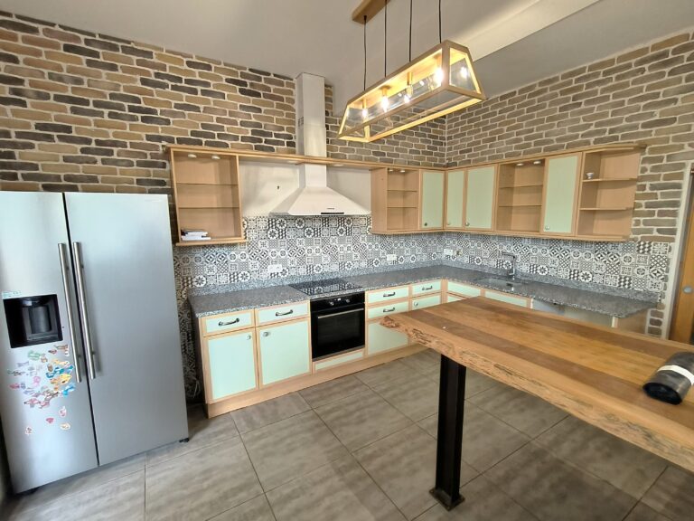 Appartement 4 pièces 144 m² · à Castres · 143,8 m² · 172 000 €
