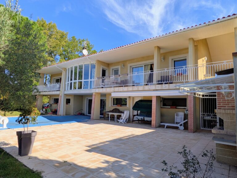 Maison 200 m² · à Castres · 200 m² · 435 000 €