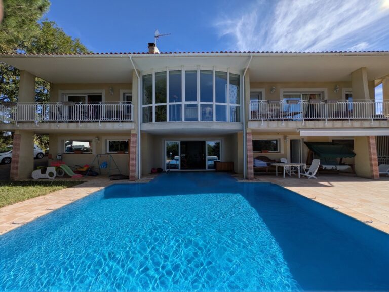 Maison 7 pièces 204 m² · à Castres · 204 m² · 435 000 €